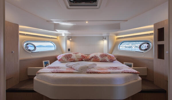 Motor yacht 