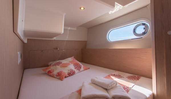 Motor yacht 