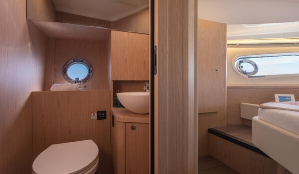 Motor yacht 