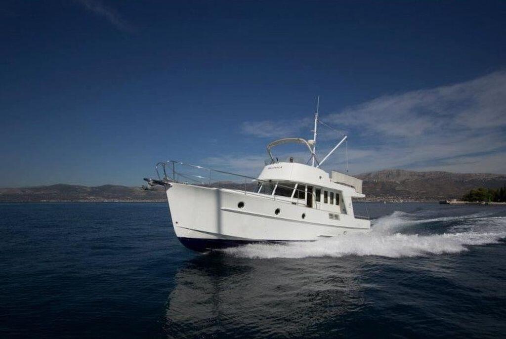 Motor yacht 