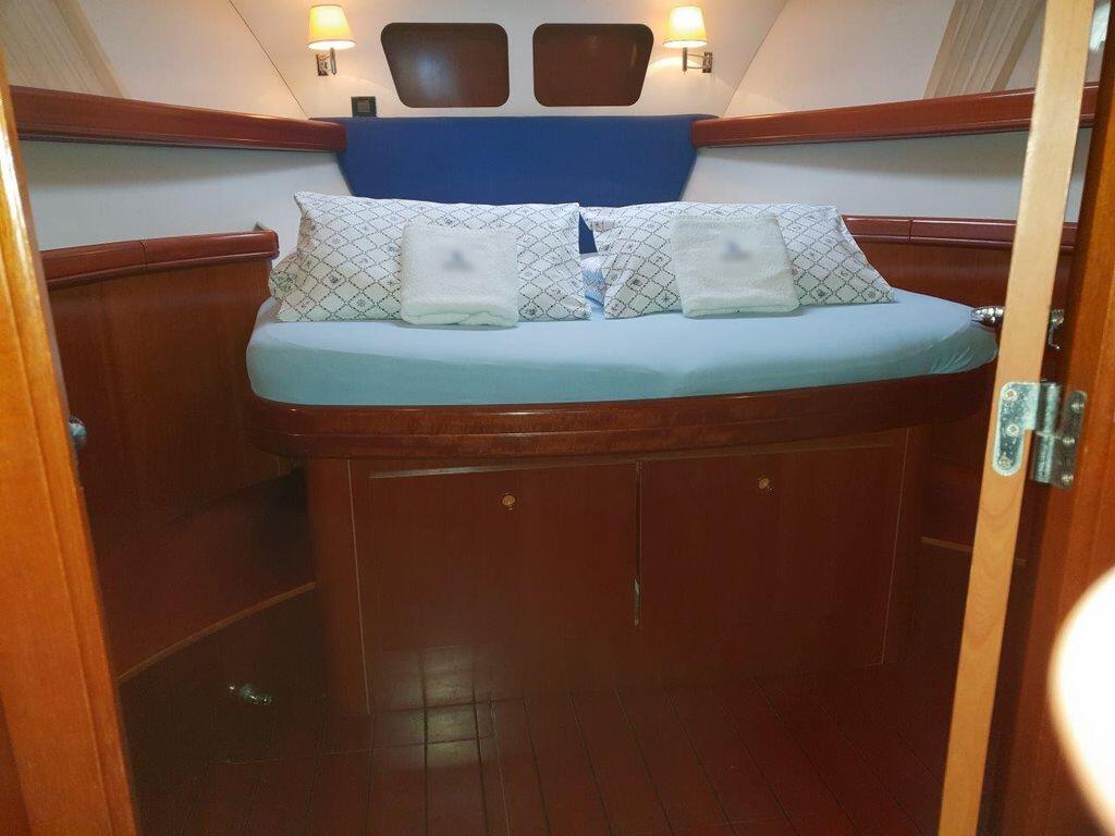 Motor yacht 