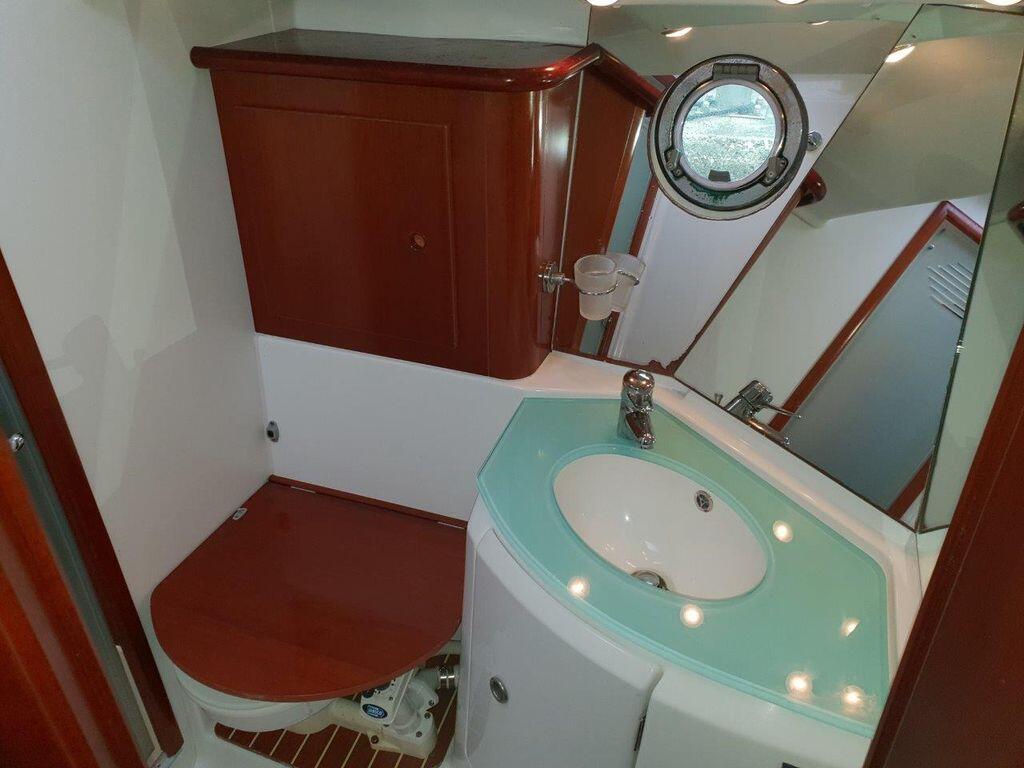 Motor yacht 