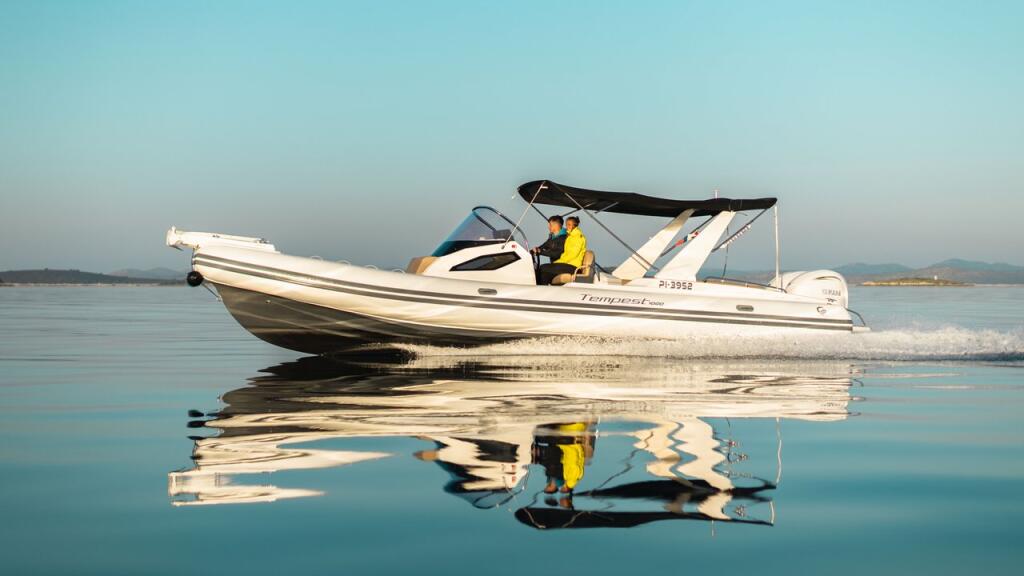 Rubber boat (R.I.B.) 