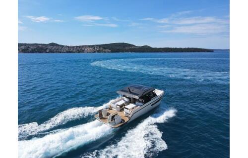 Power catamaran 