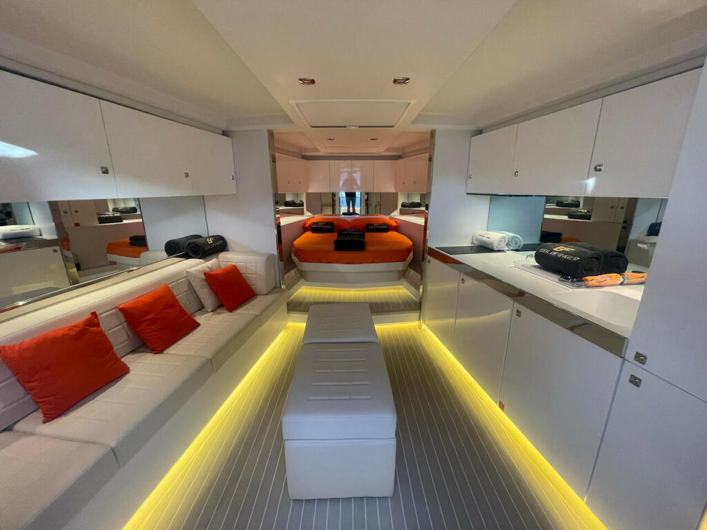 Motor boat 