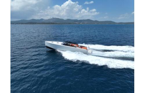 Motor boat 