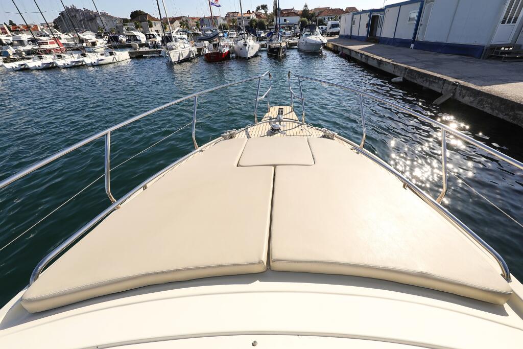 Motor boat 