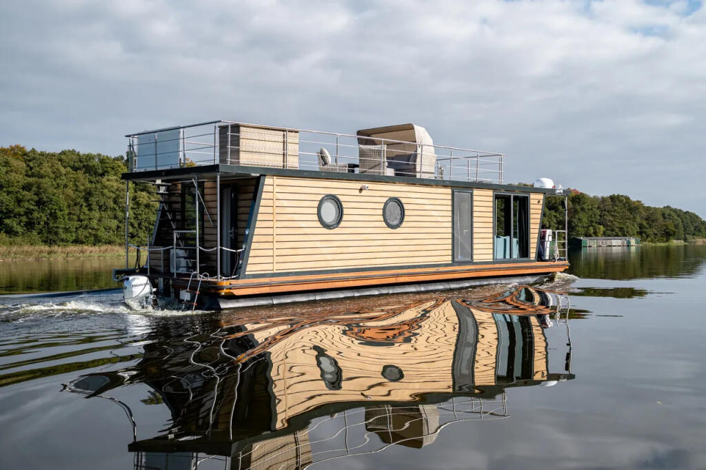 House boat 