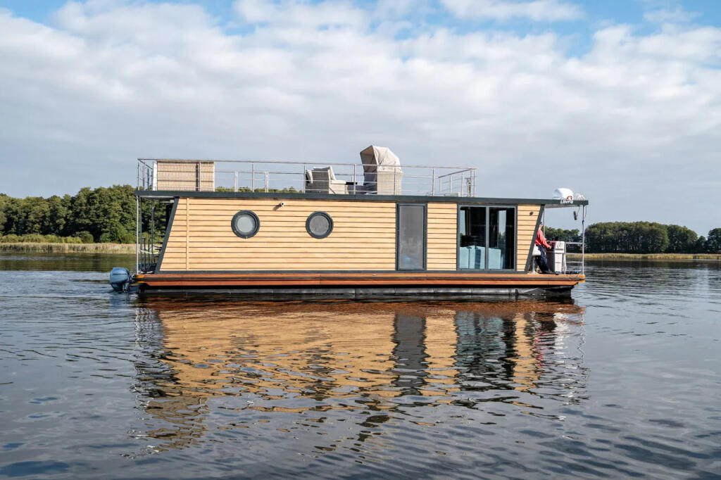 House boat 