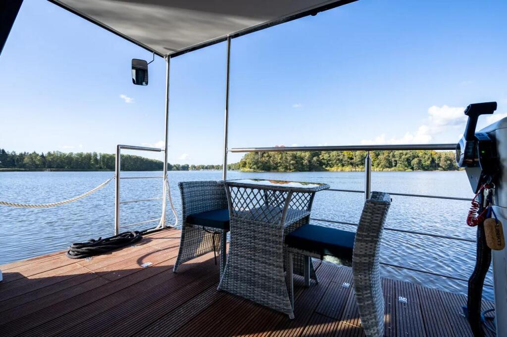 House boat 