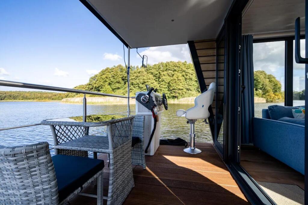 House boat 