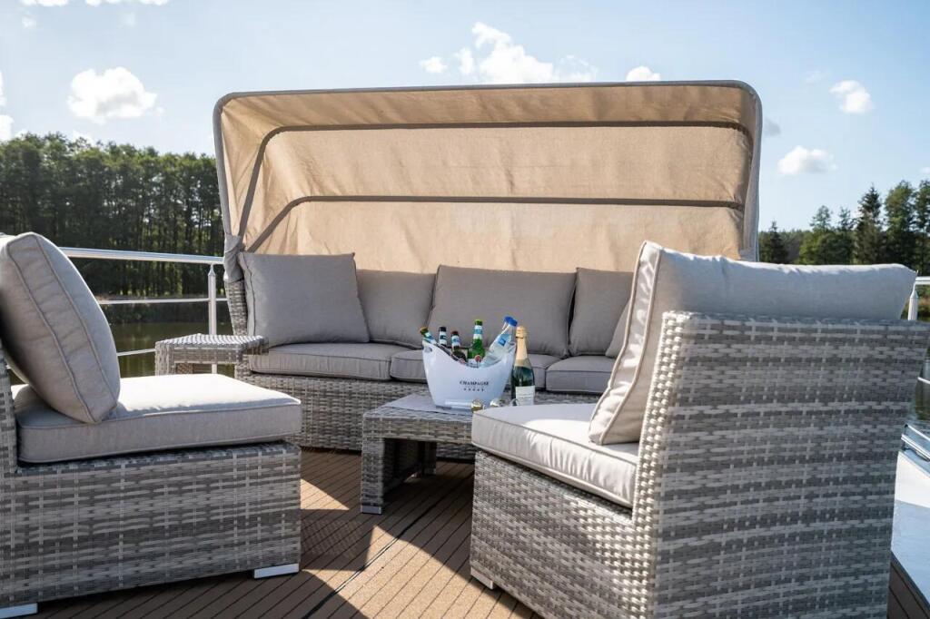House boat 