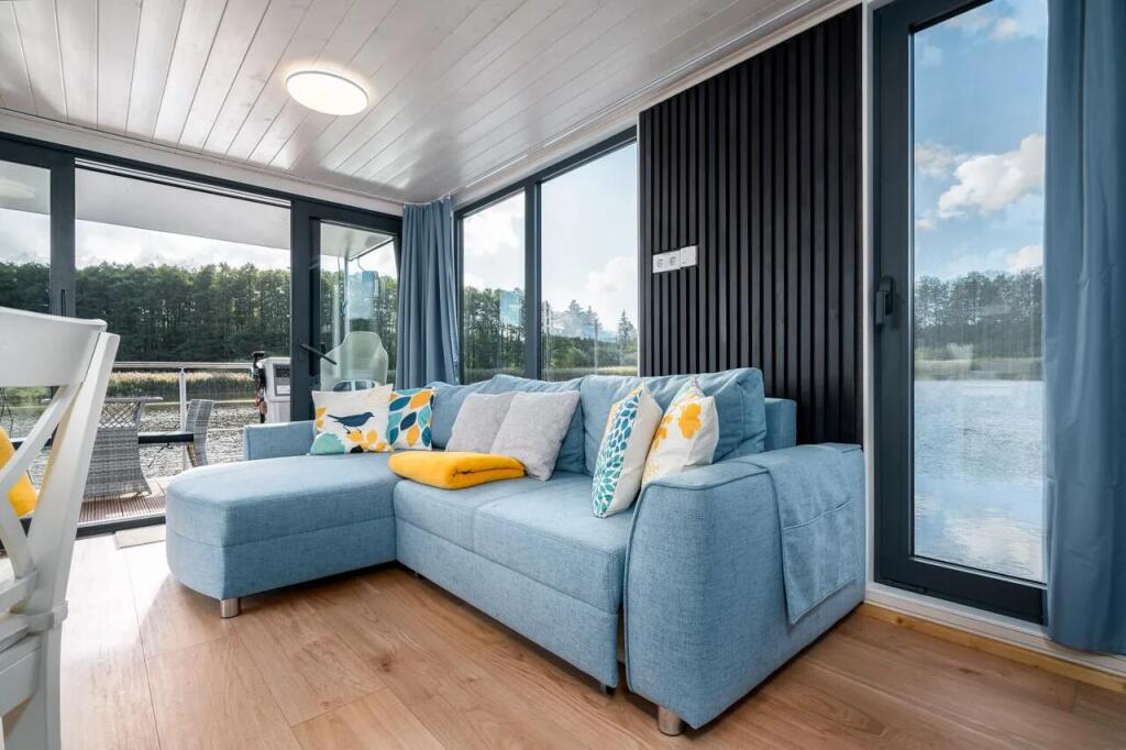 House boat 