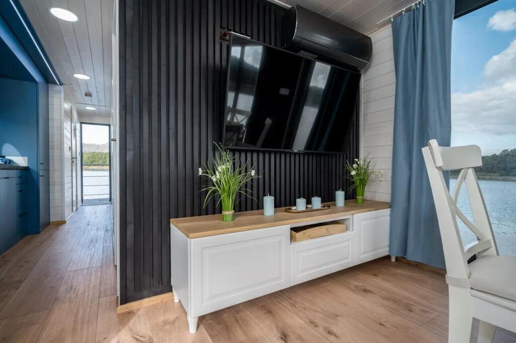 House boat 