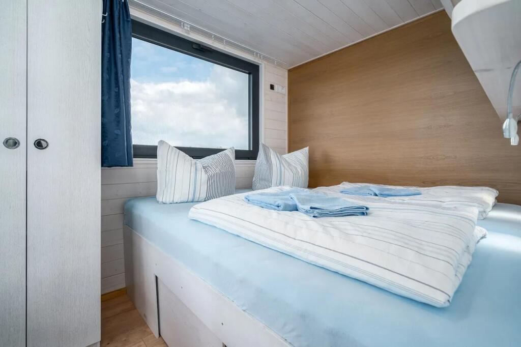 House boat 