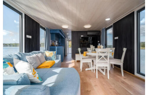 House boat 