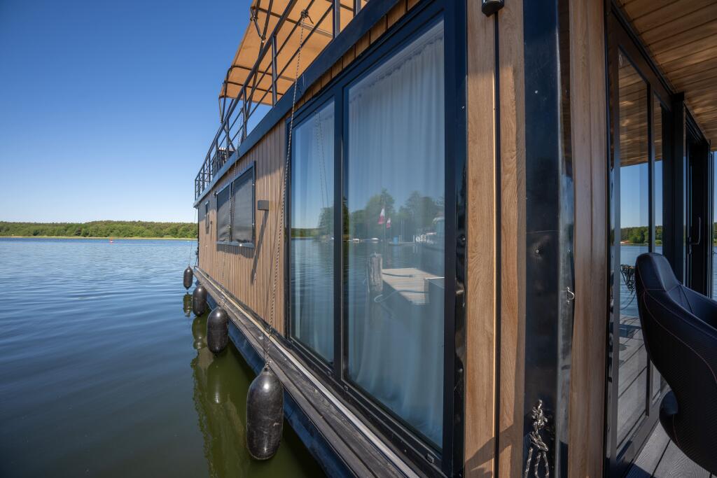 House boat 