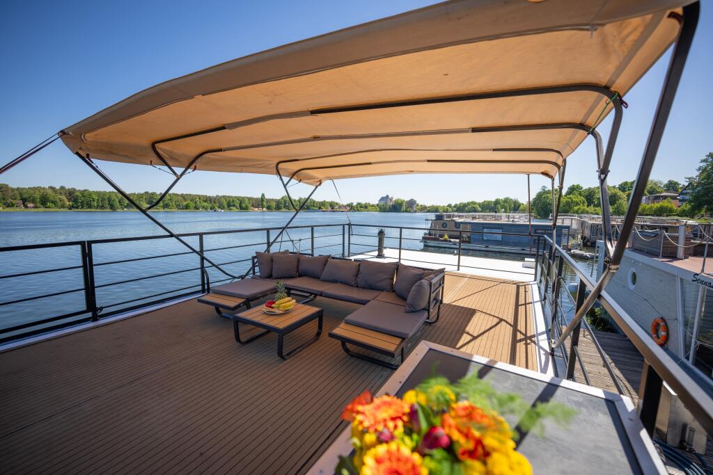 House boat 