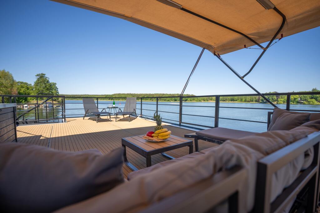 House boat 