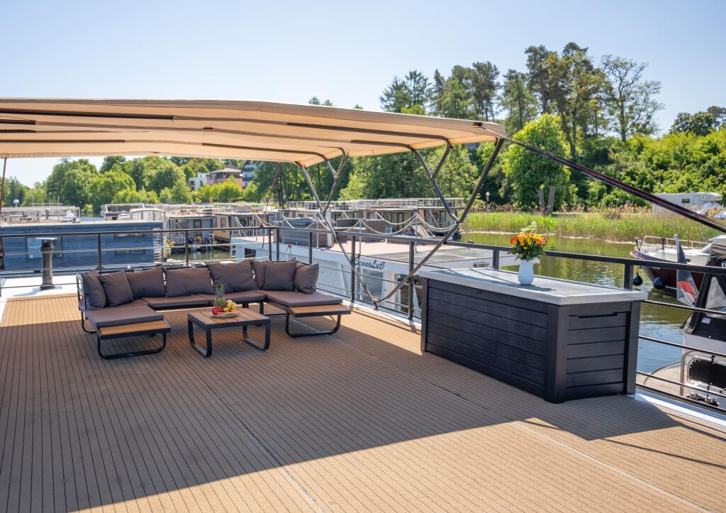 House boat 