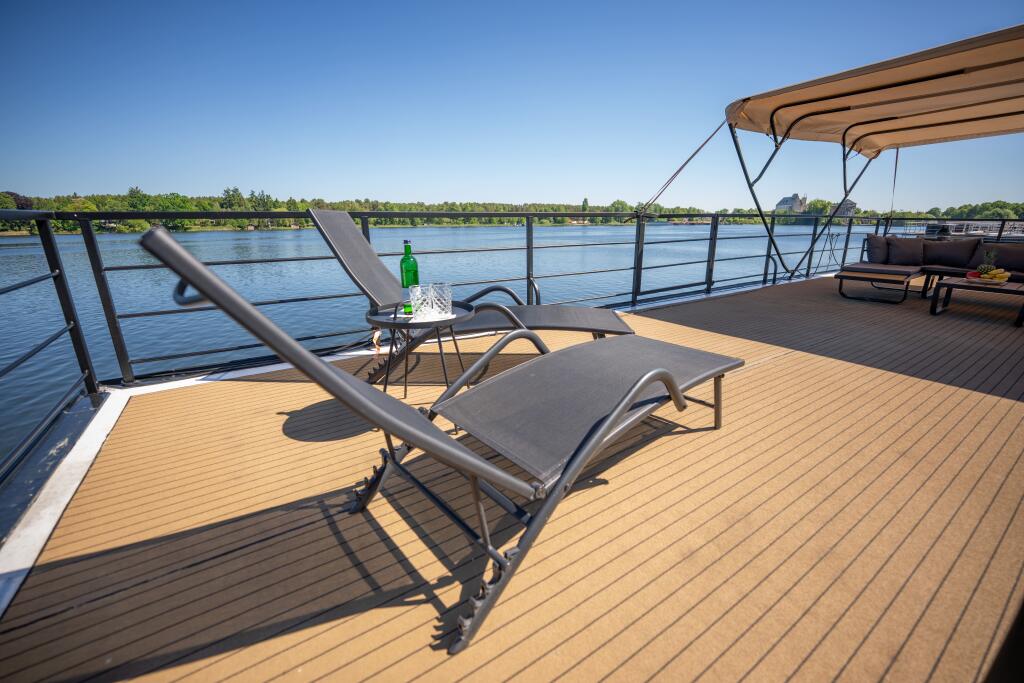 House boat 