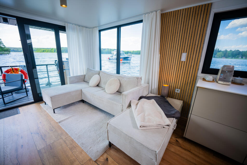 House boat 
