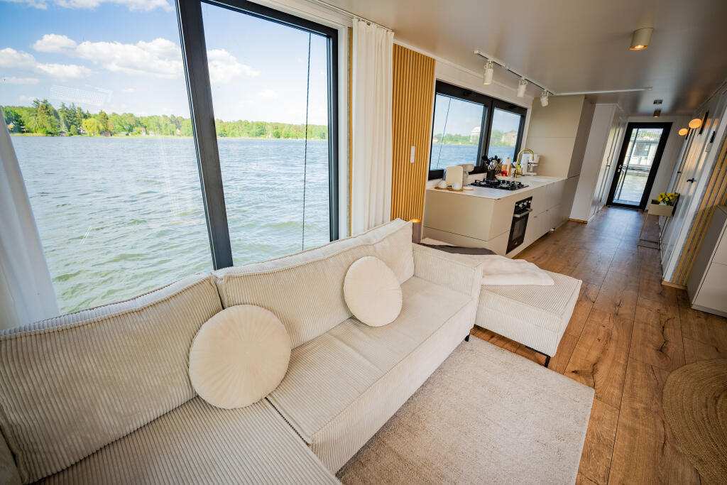 House boat 