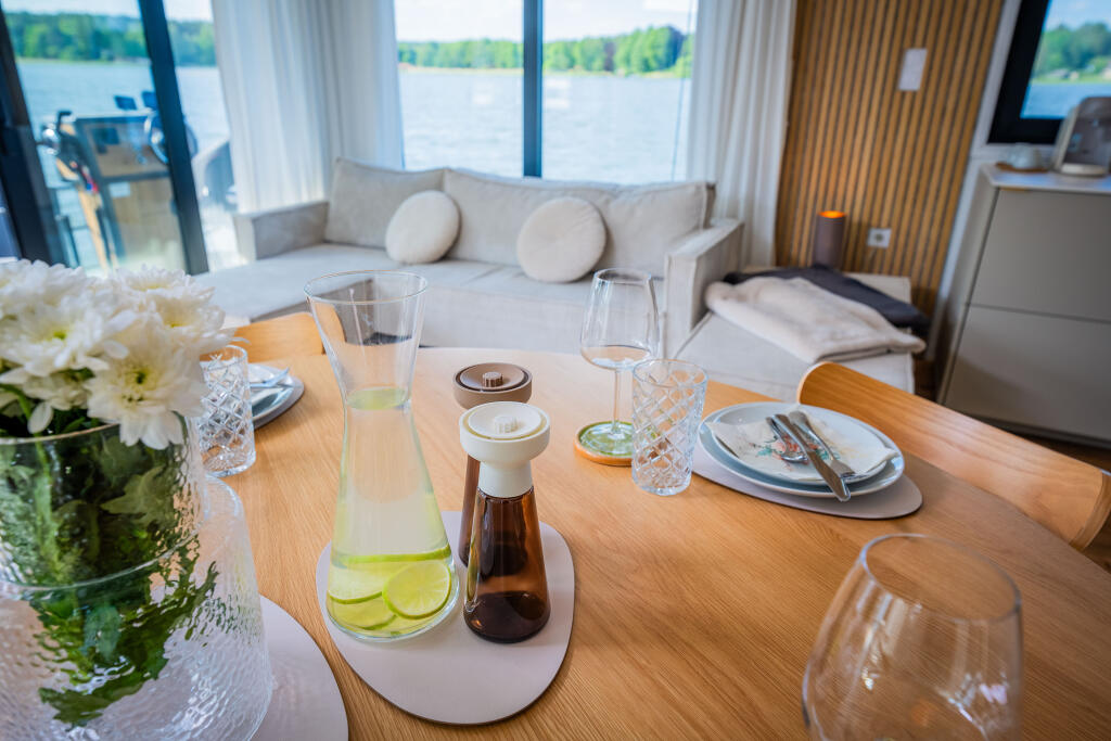 House boat 