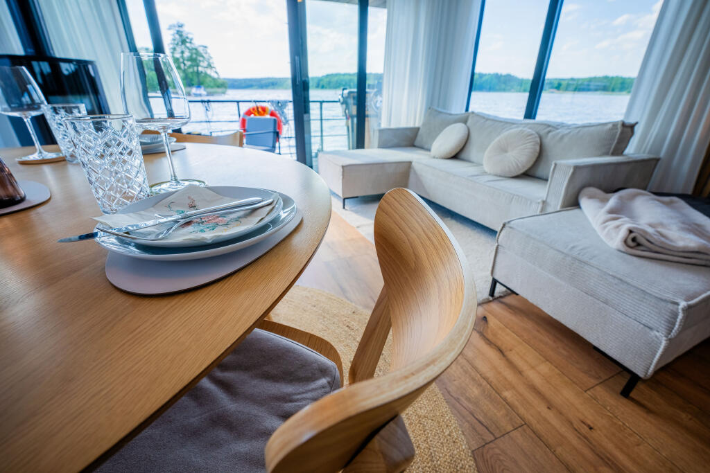 House boat 