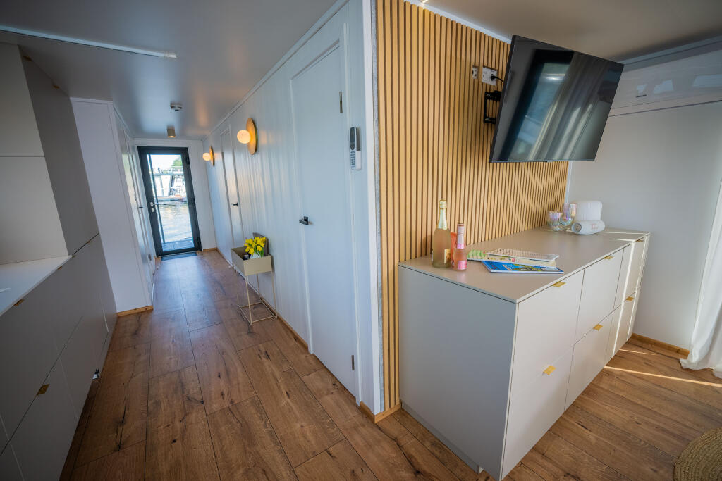 House boat 