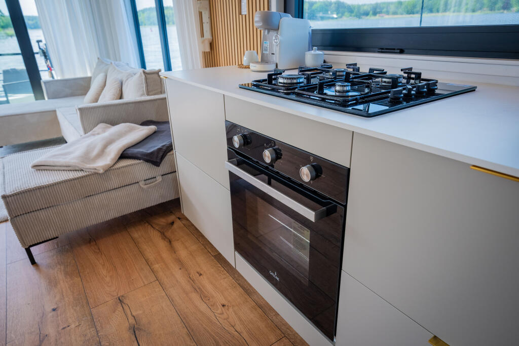 House boat 