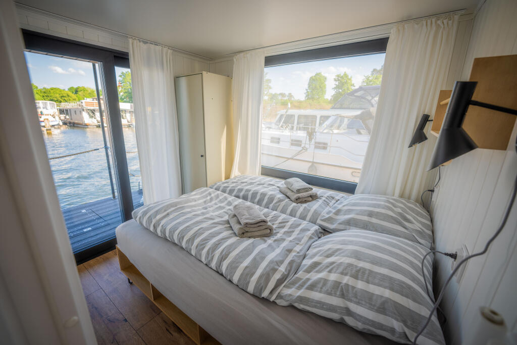 House boat 