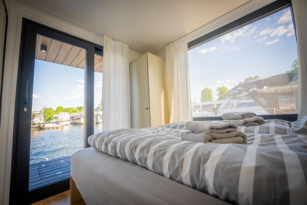 House boat 