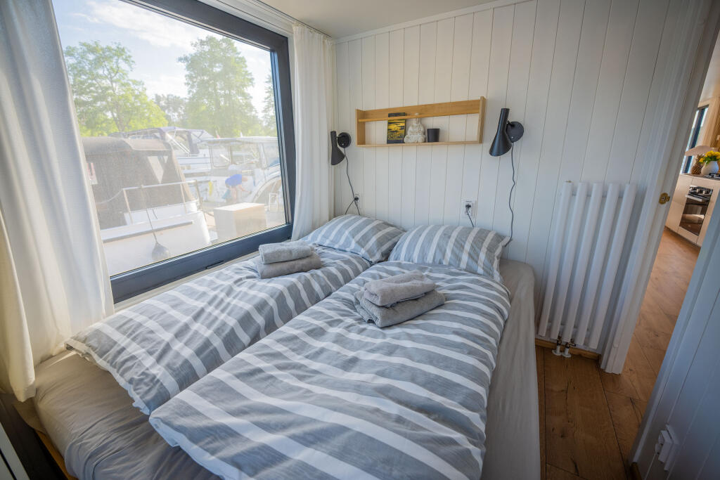 House boat 