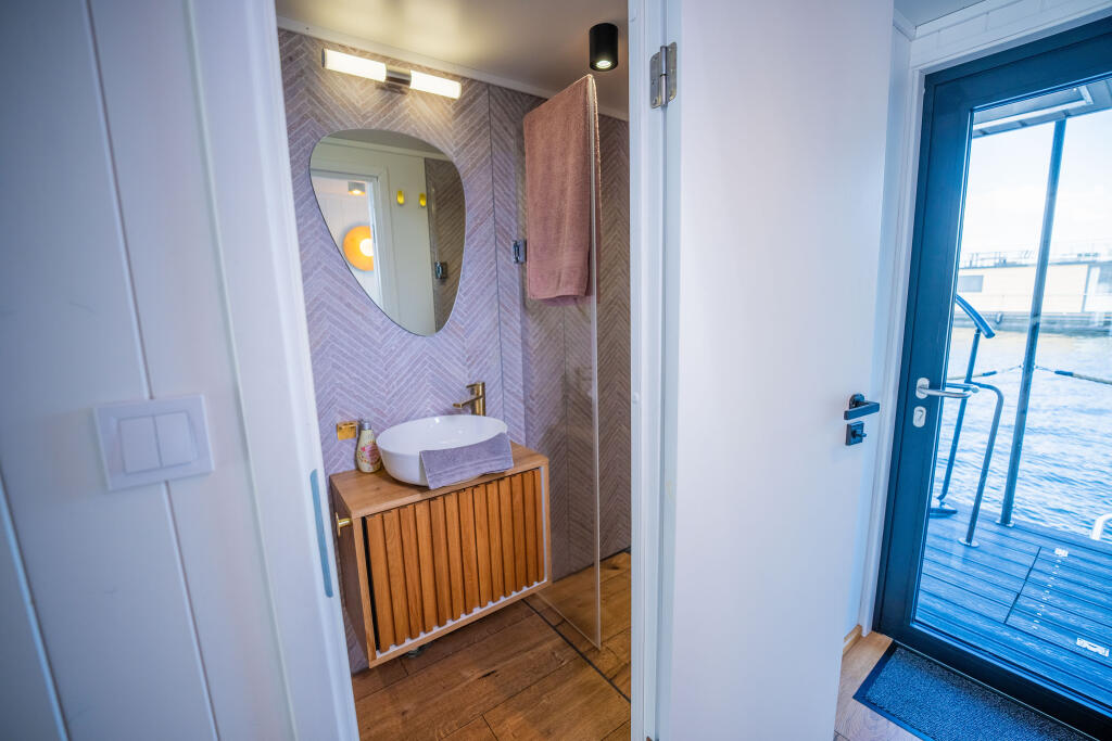 House boat 