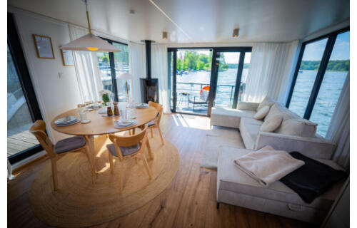 House boat 