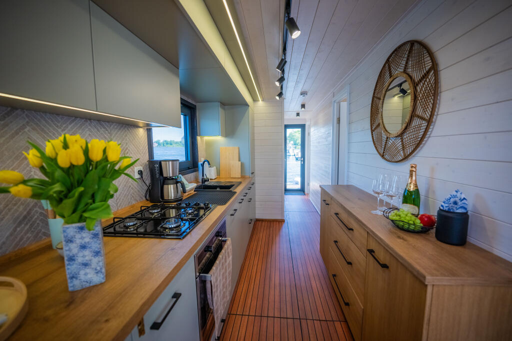 House boat 