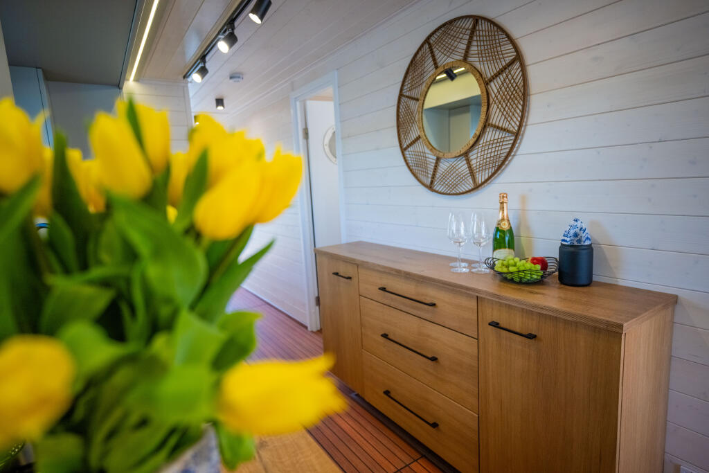 House boat 