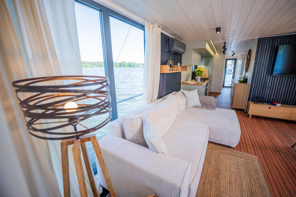 House boat 
