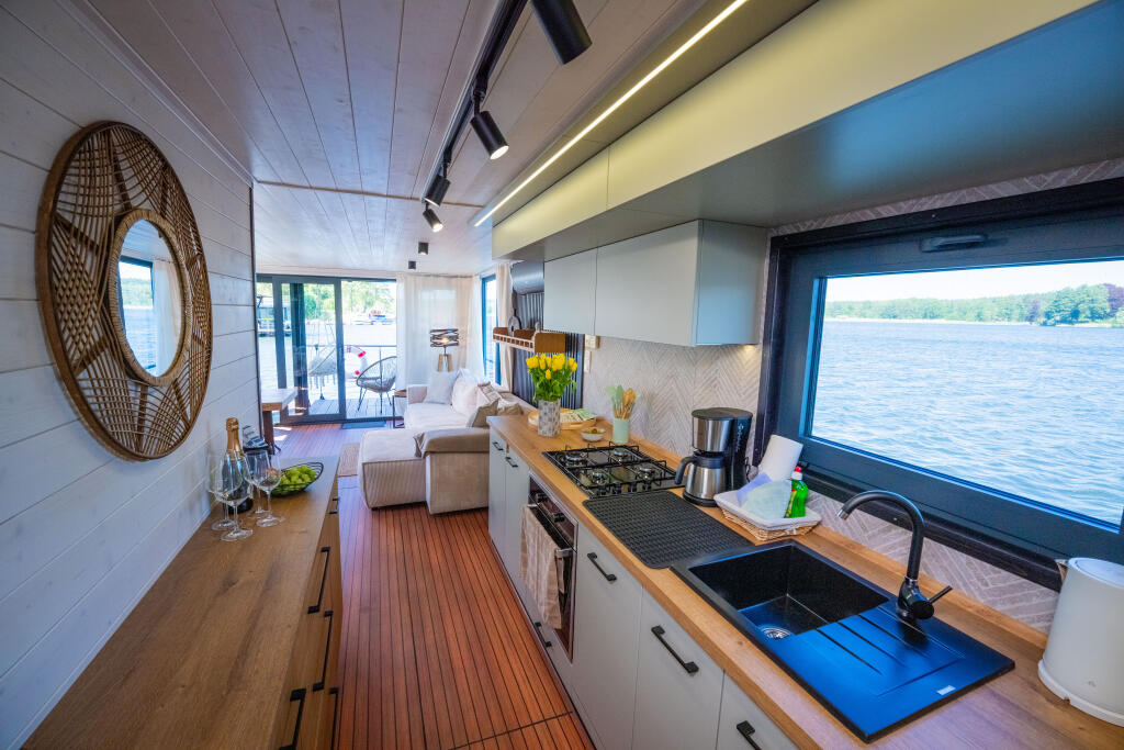 House boat 