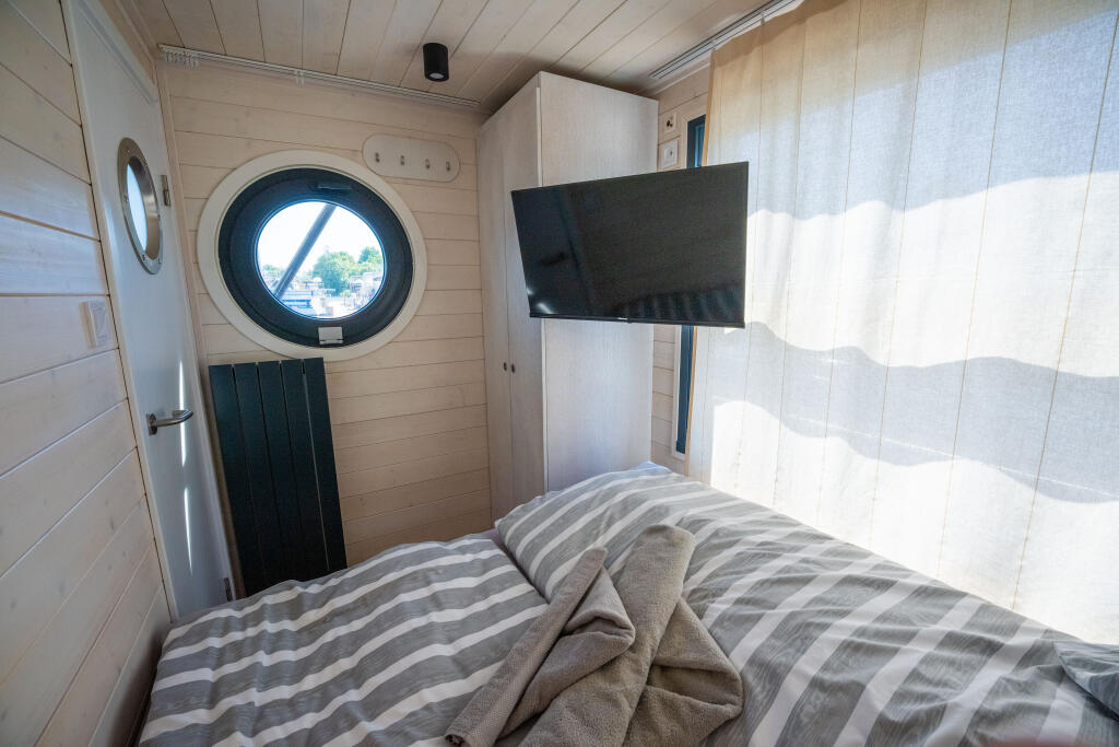 House boat 