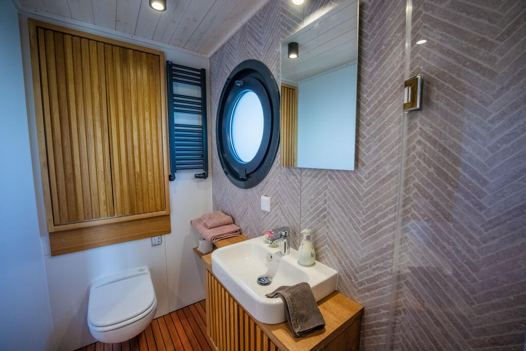 House boat 