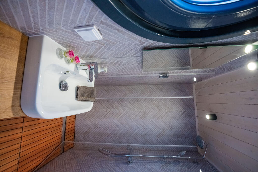 House boat 