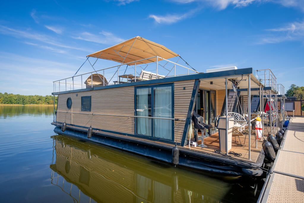 House boat 