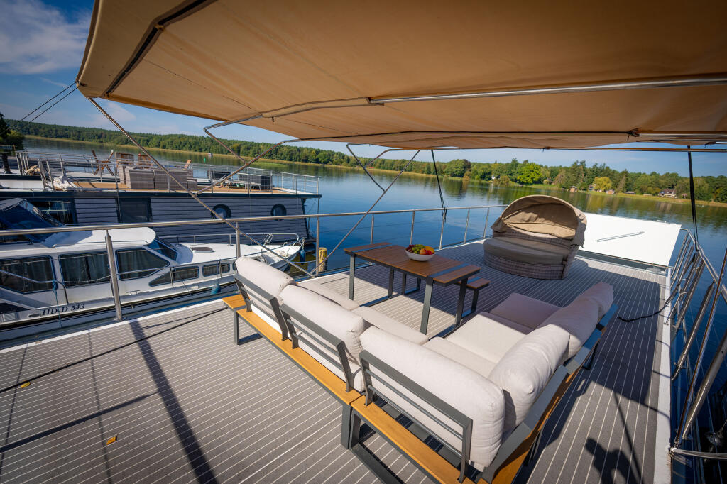 House boat 