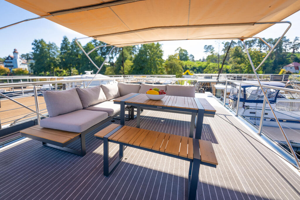 House boat 