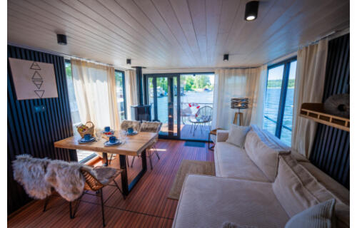 House boat 