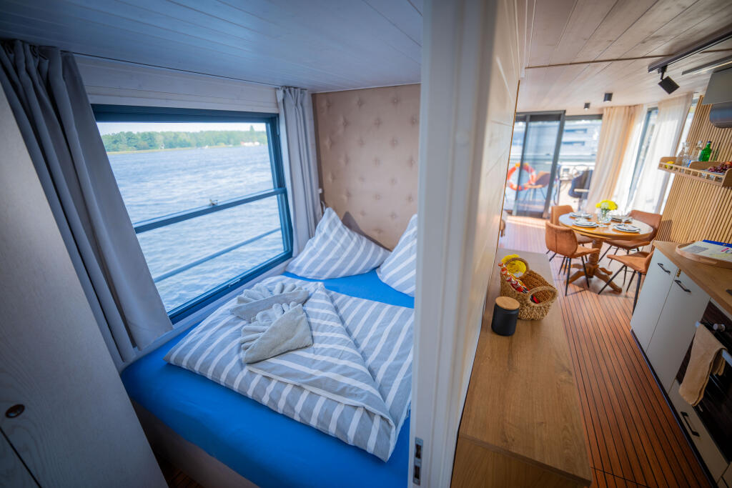 House boat 