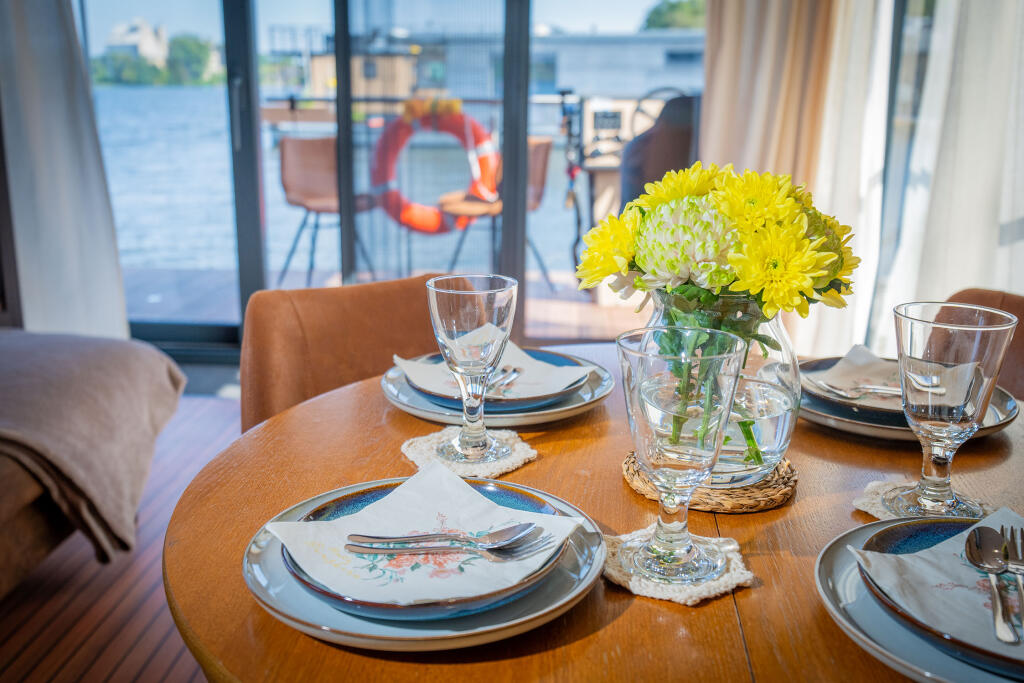 House boat 