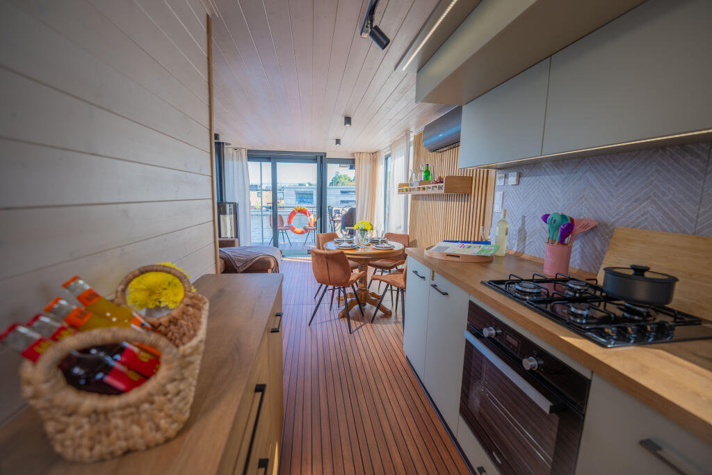House boat 